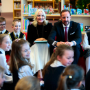 The Crown Prince and Crown Princess talked about books and the joy of reading with children at library. Photo: Lise Åserud / NTB scanpix